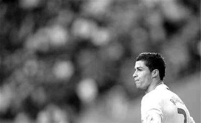 面对严密防守 布朗干拔稳稳命中