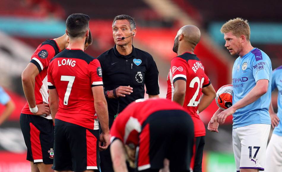 旭旭宝宝花2500万举办粉丝见面会，被质疑是作秀？回应有上亿资产不搬大城市的原因，引发热议！