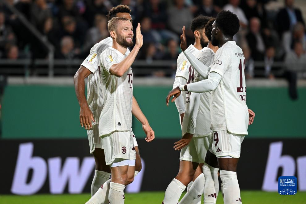 《怪物猎人：崛起》牙兽“青熊兽”介绍 屑猎人被熊虐