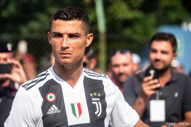 2万观众看了2小时拖地！球员集体抗议退场！论业余，NBA也是专业的